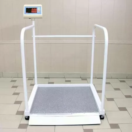 Весы МП "Здоровье" 300 ВДА-(50/100;Р) (80х80) 07 (15) К для взвешивания стоя и в инвалидном кресле, без ростомера и стульчика